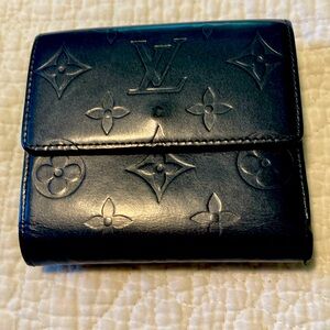 Like brand new LV wallet Excellent condition